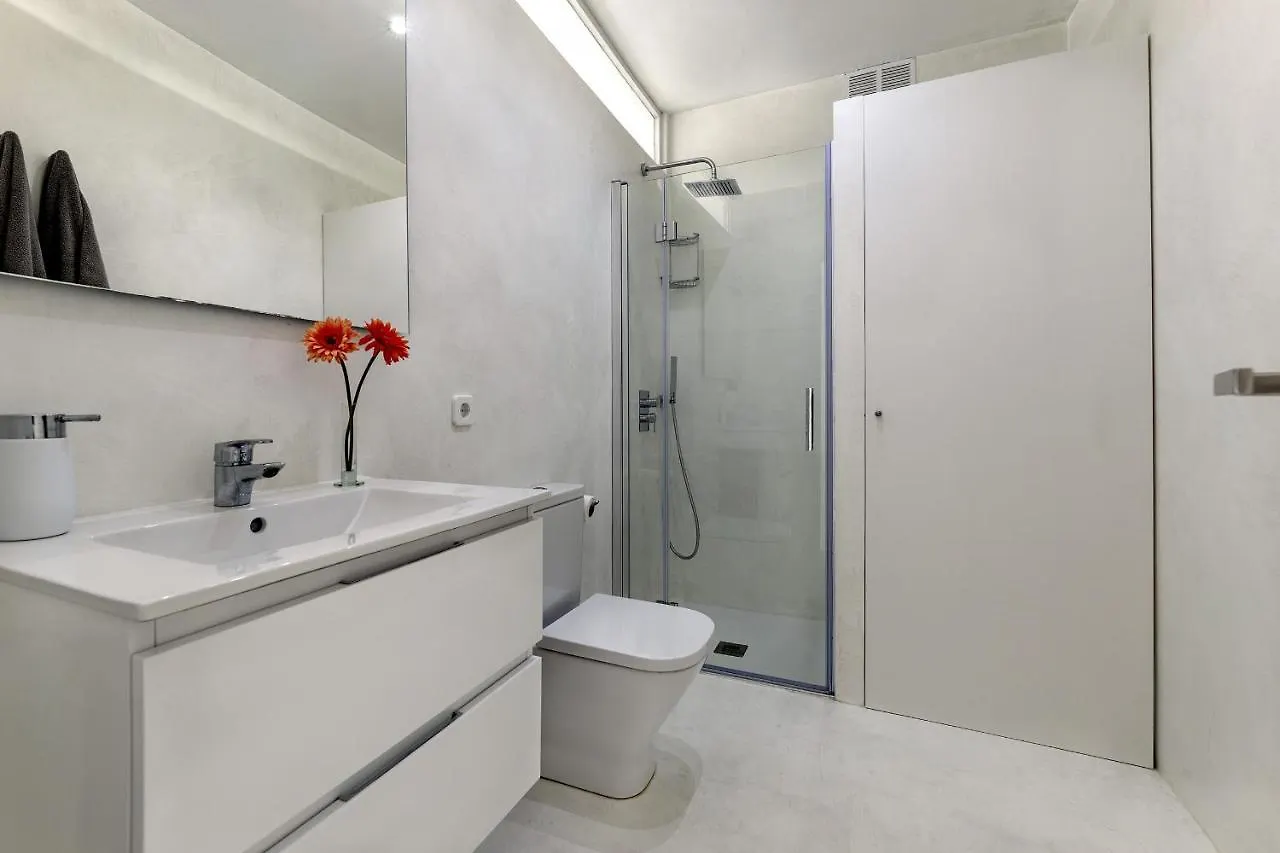 Beachfront Apartment In Alcudia Beach Cb 3 الكوذيا