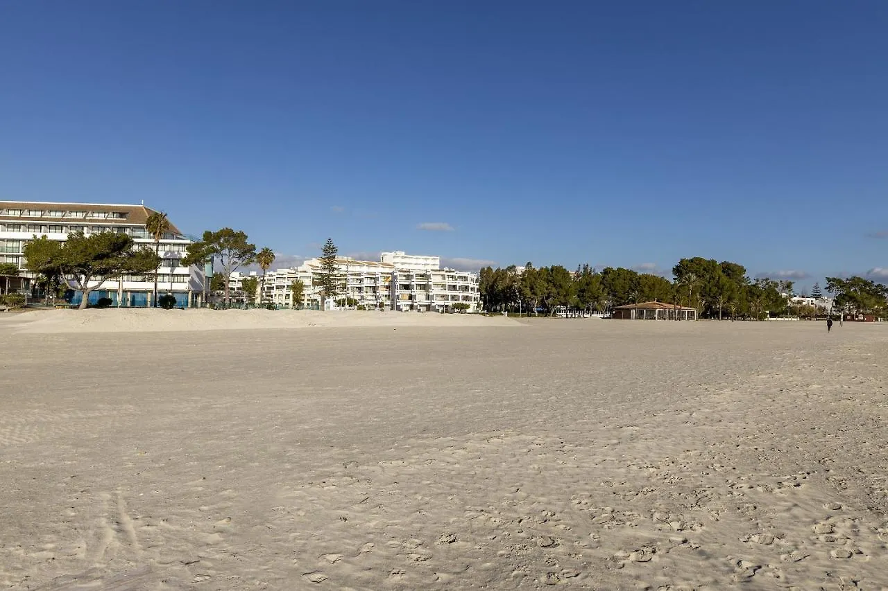 Beachfront Apartment In Alcudia Beach Cb 3  الكوذيا
