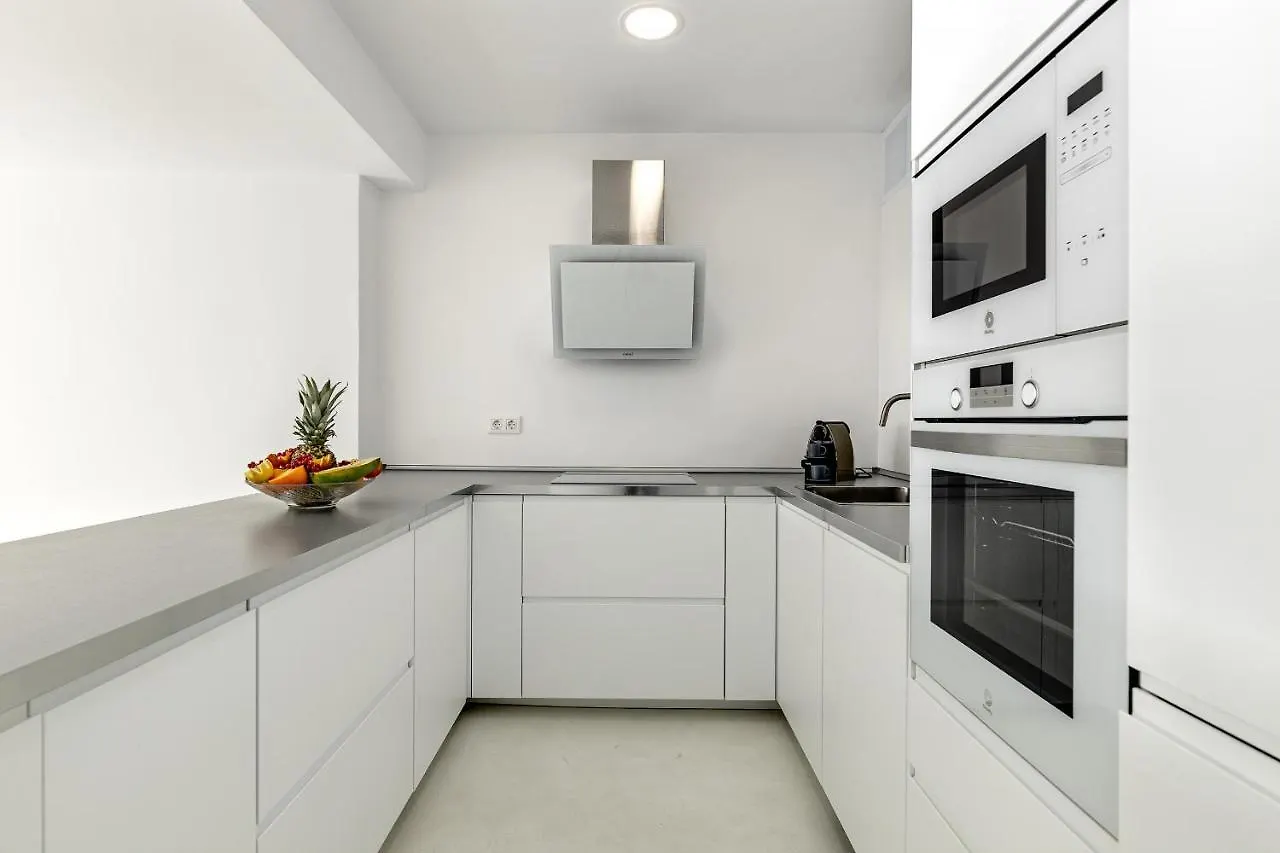 Beachfront Apartment In Alcudia Beach Cb 3 0*, الكوذيا