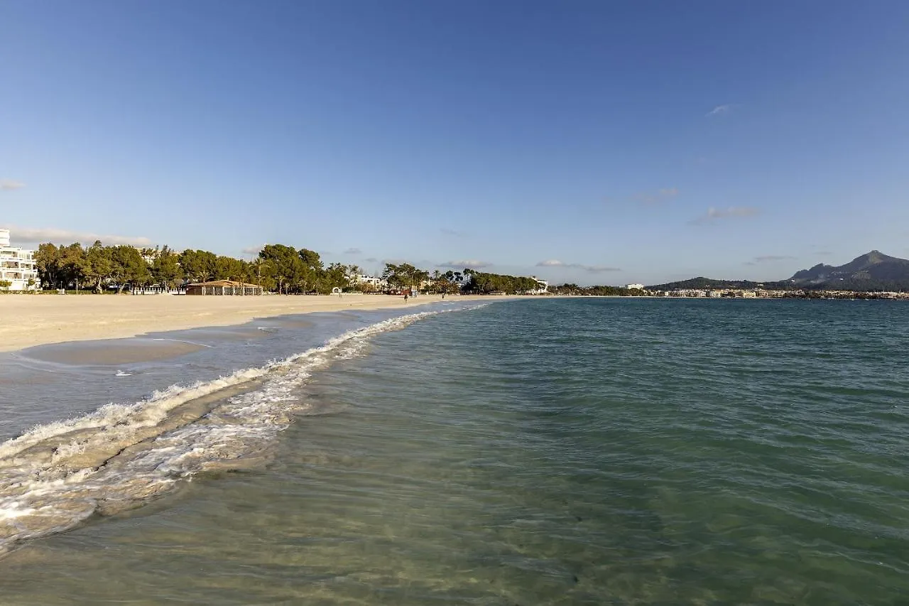 Beachfront Apartment In Alcudia Beach Cb 3 الكوذيا