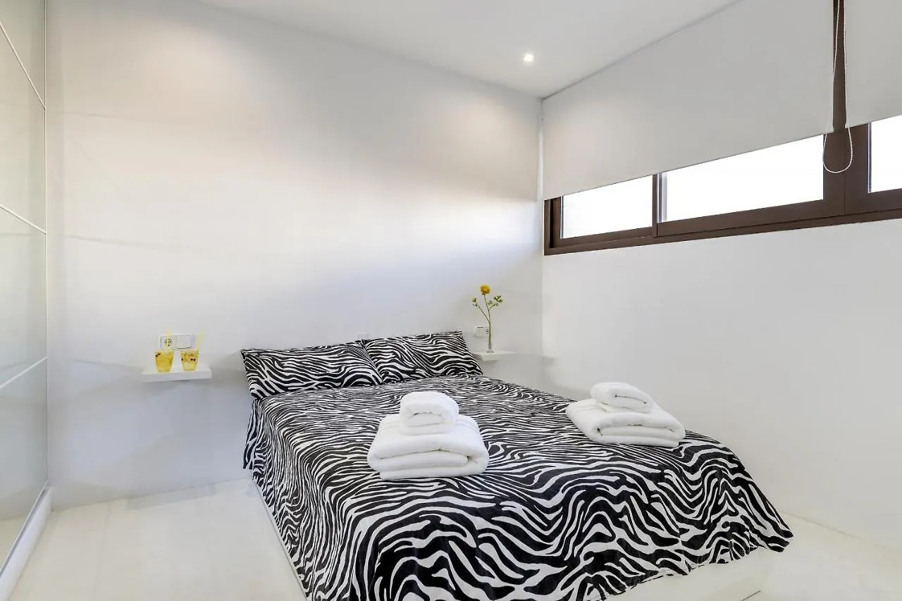 Beachfront Apartment In Alcudia Beach Cb 3 إسبانيا