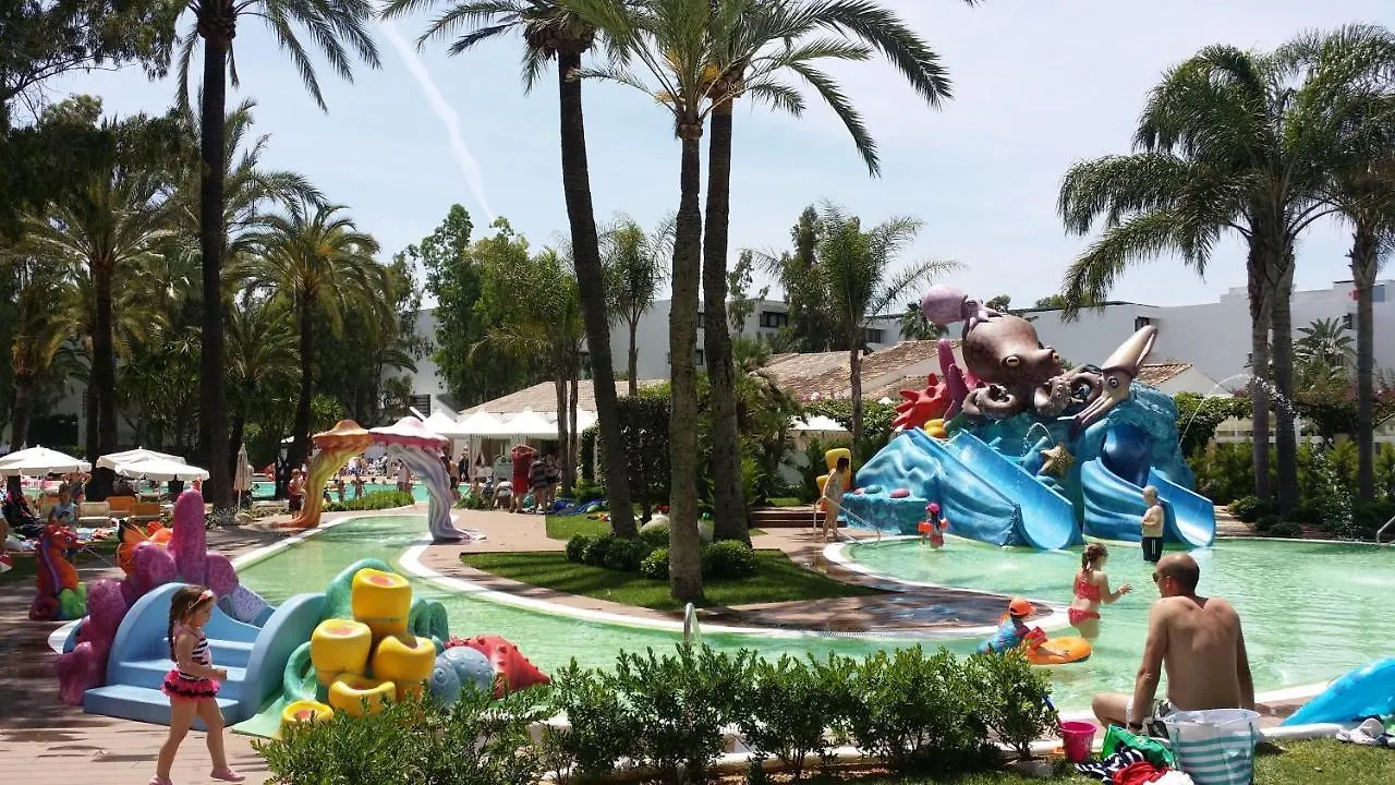 Beachfront Apartment In Alcudia Beach Cb 3 الكوذيا